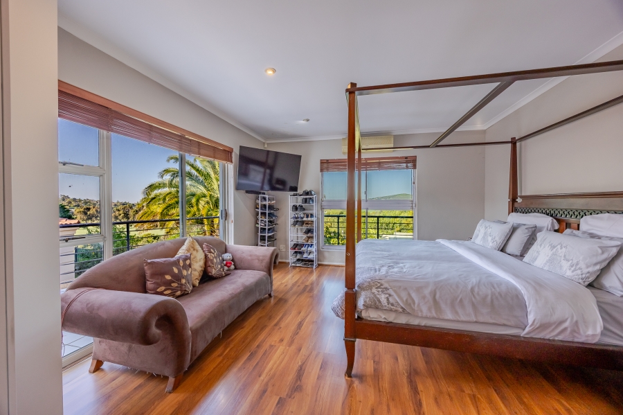 6 Bedroom Property for Sale in Vergesig Western Cape